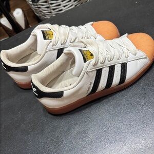 adidas SUPERSTAR White and Black Sneakers Rubber Gum Toe Cap Size 7.5